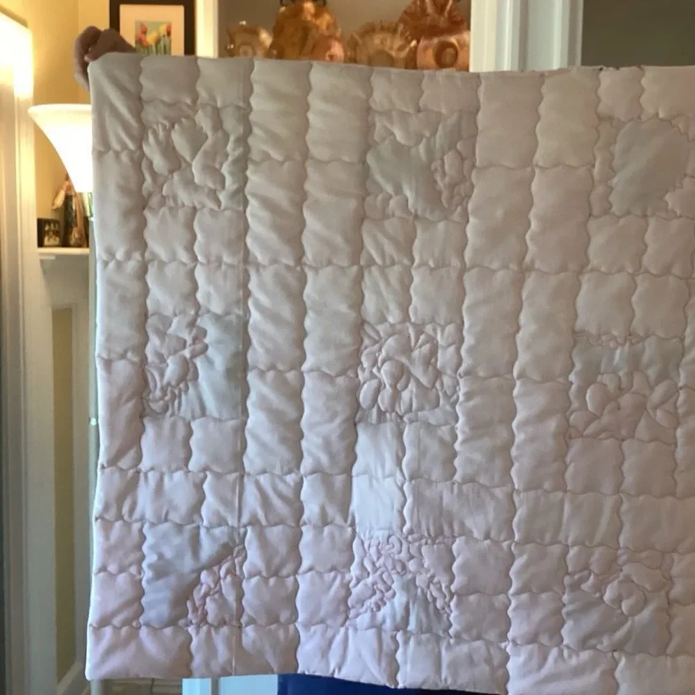 NWT. Hand Craffted Beautiful Floral Print Quilt